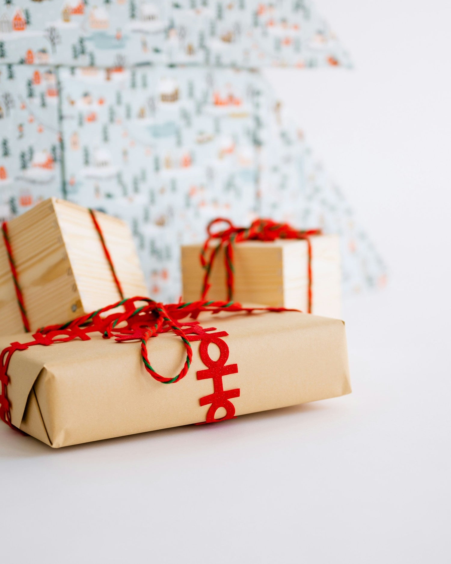 Mailing-supplies-including-envelopes-boxes-and-packaging-materials-for-office-use